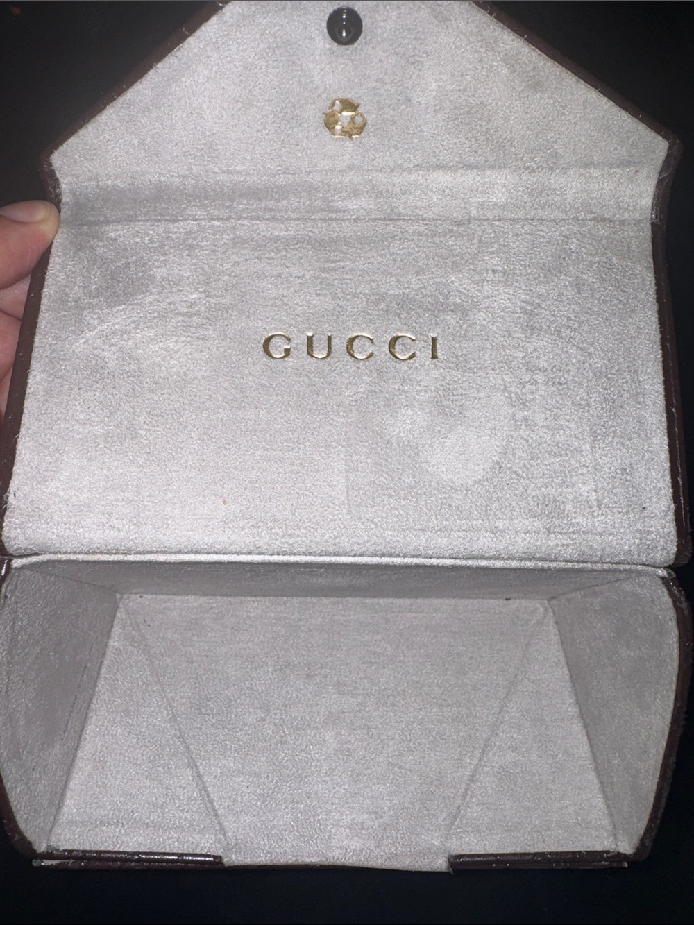2 Gucci Embossed and Sunglass Cases, 1 hard brown and 1 engraved gold case - Picture 6 of 7